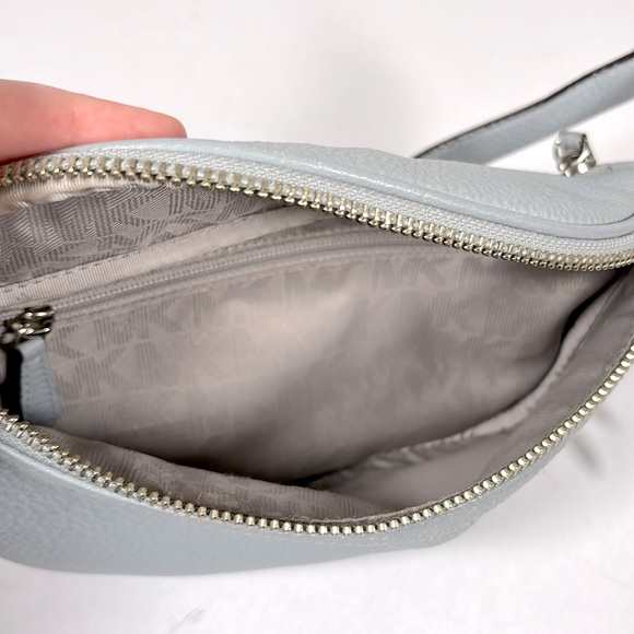 Michael Kors Belt Bag Baby Blue Leather - Picture 3 of 8